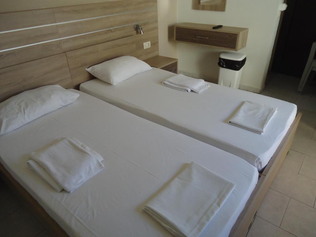 Romantza Apartments Agia Marina Exterior foto