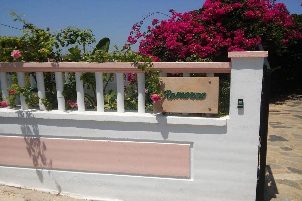 Romantza Apartments Agia Marina Exterior foto